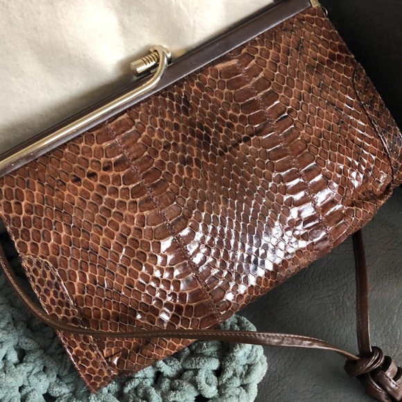 La Belle Montreal vintage snake skin clutch with unique closure clasp, rare find - Picture 3 of 6